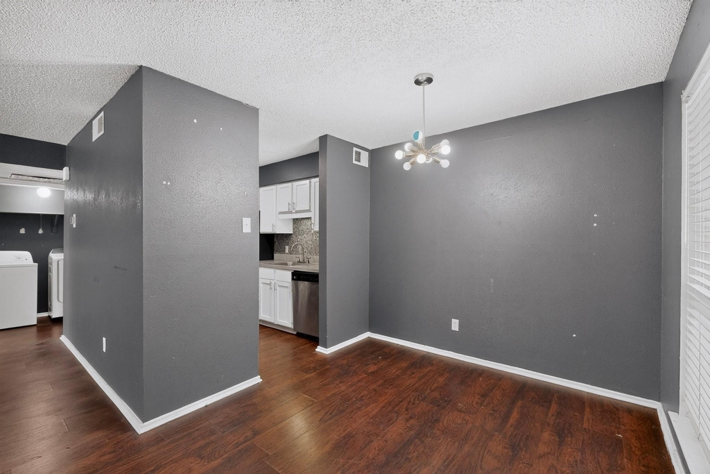8109 Skillman Street - Photo 6