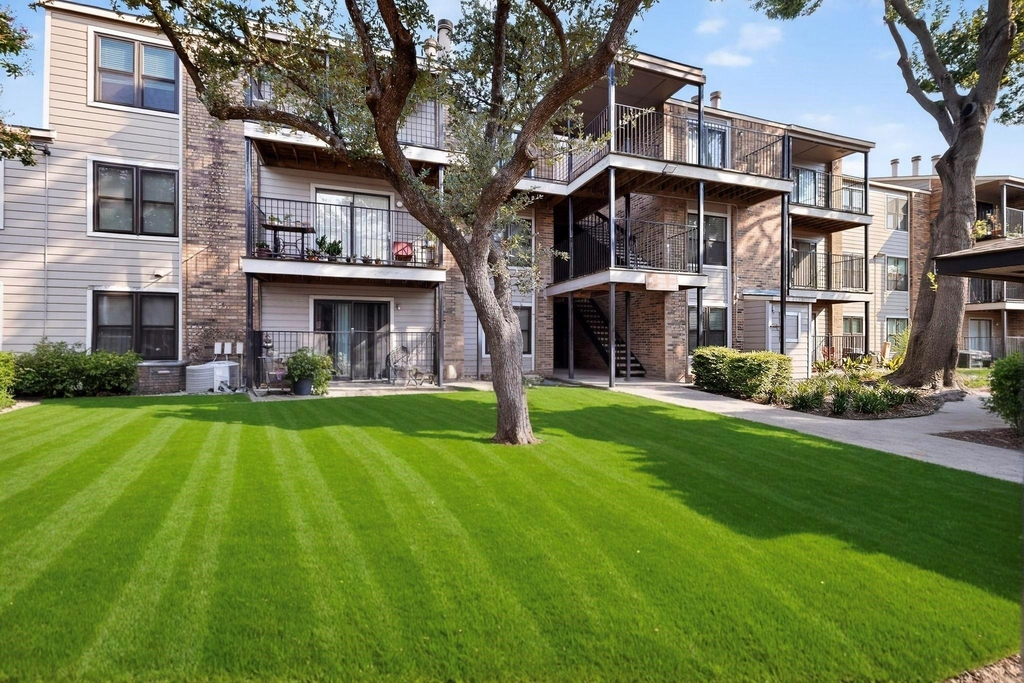 8109 Skillman Street - Photo 0