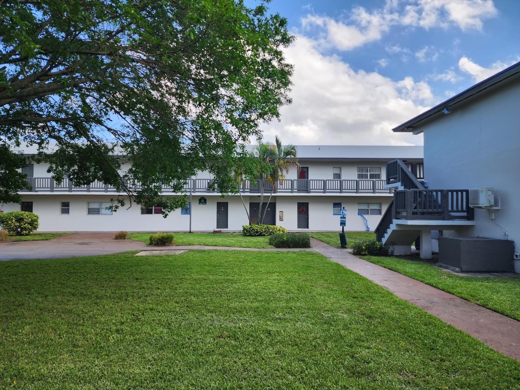 1420 Nw 2nd Street - Photo 1