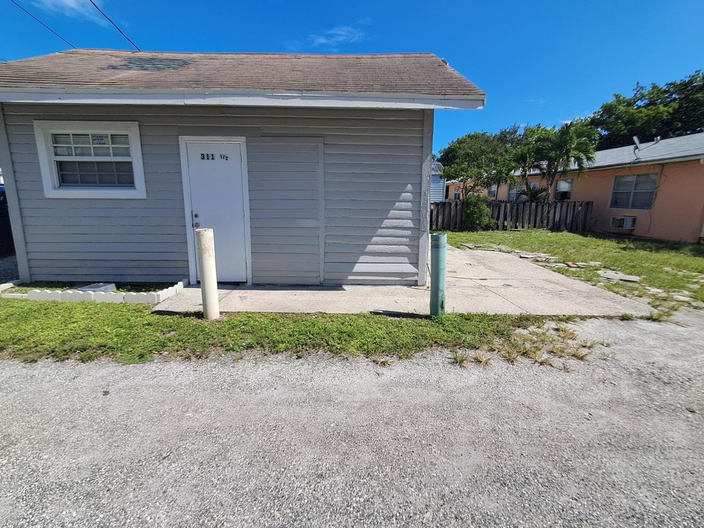 311 S J Street - Photo 18