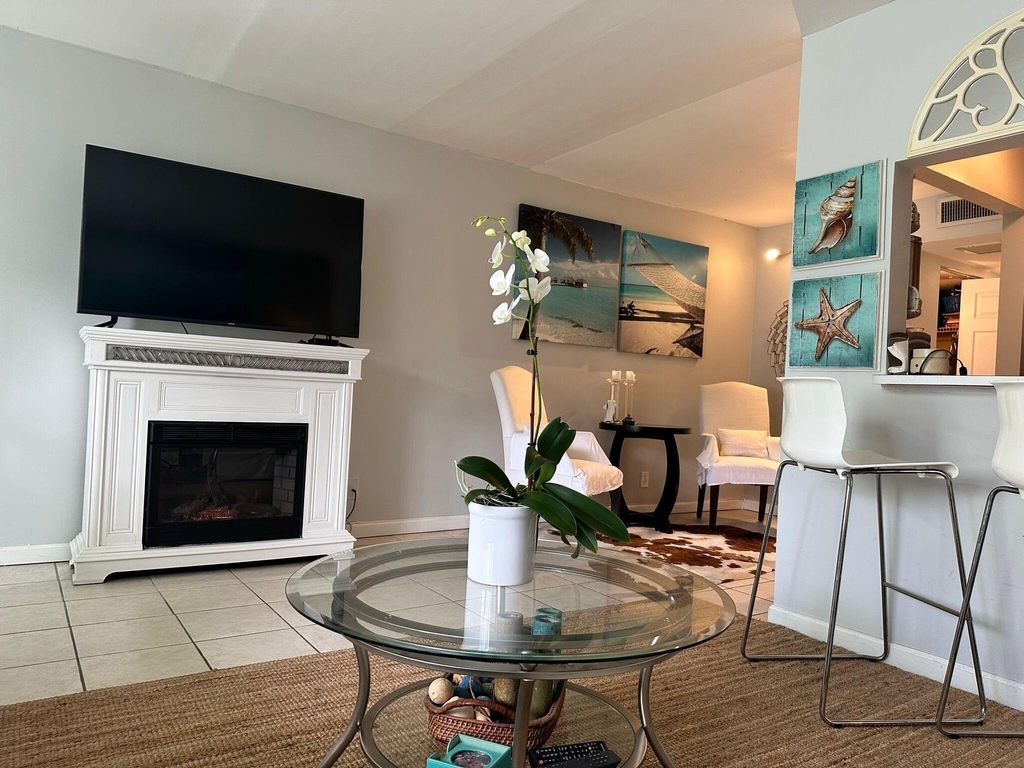 3000 Springdale Boulevard - Photo 4