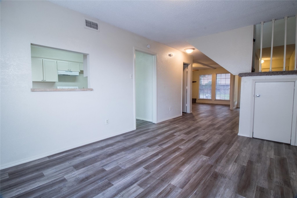 2203 Chase Court - Photo 2