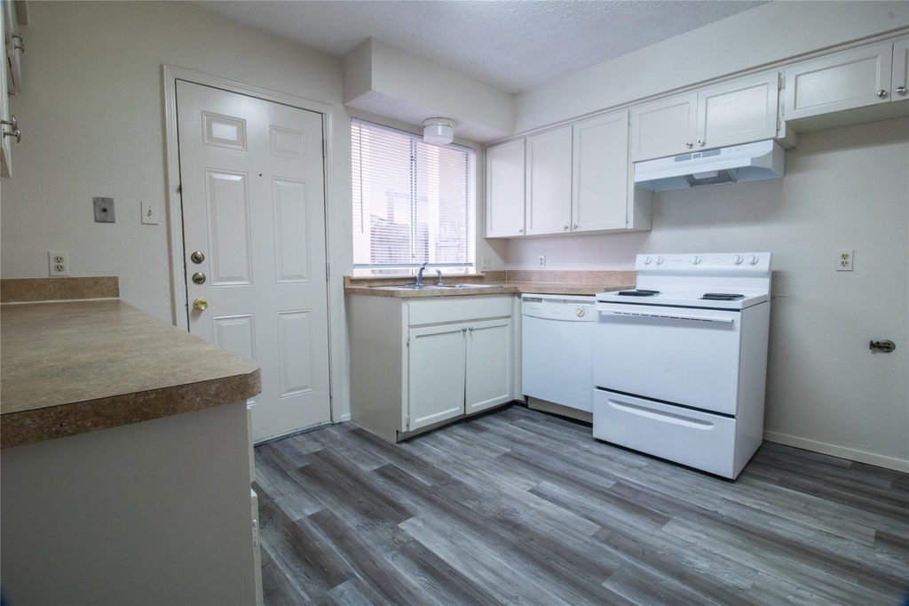 2203 Chase Court - Photo 7