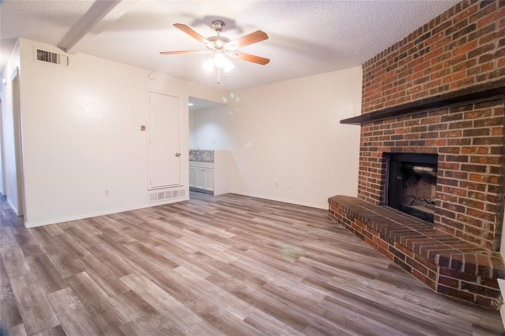2203 Chase Court - Photo 3