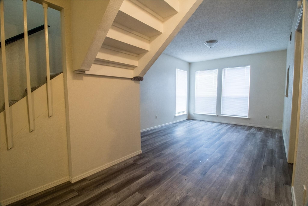 2203 Chase Court - Photo 6