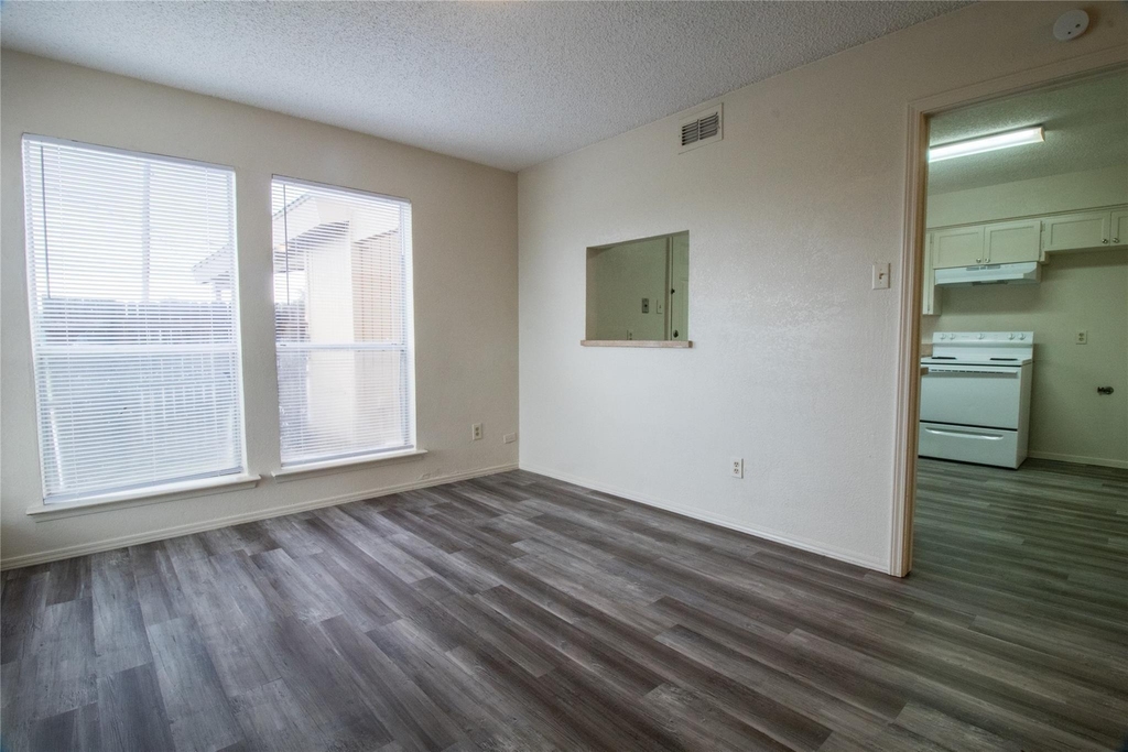 2203 Chase Court - Photo 4
