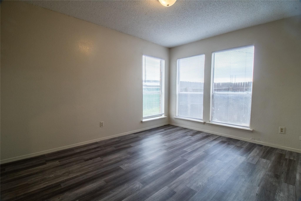 2203 Chase Court - Photo 5