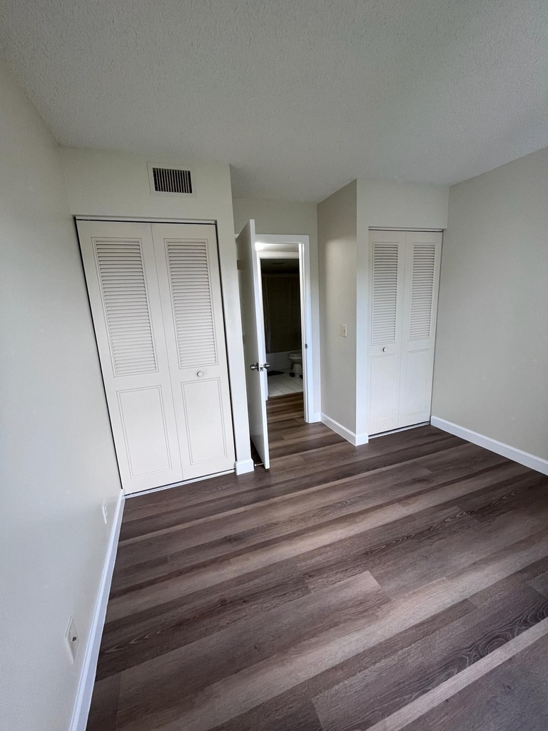 1002 Green Pine Boulevard - Photo 5