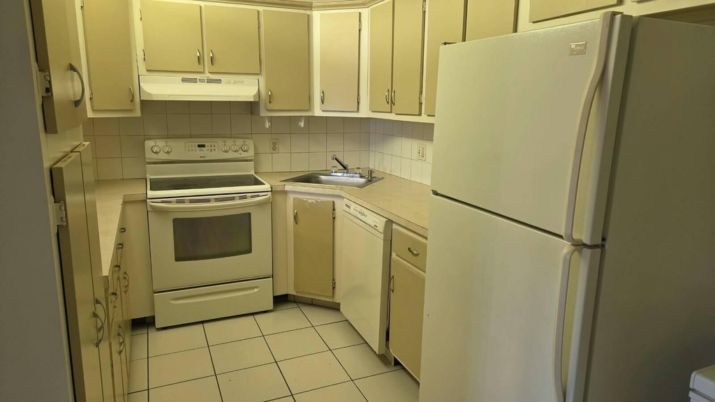 1002 Green Pine Boulevard - Photo 8