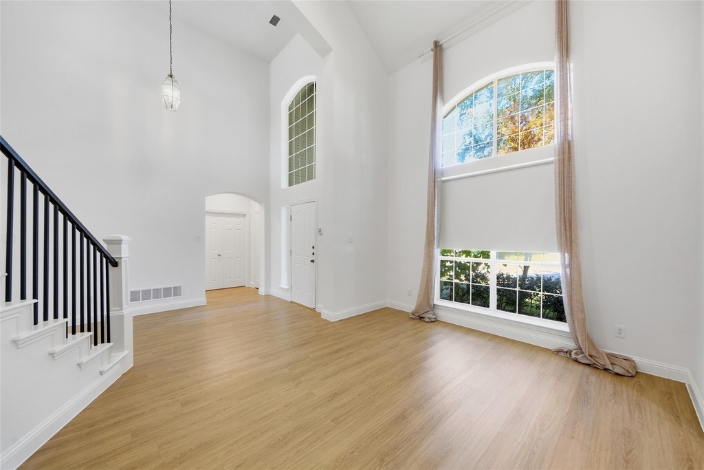 1431 Constellation Drive - Photo 3