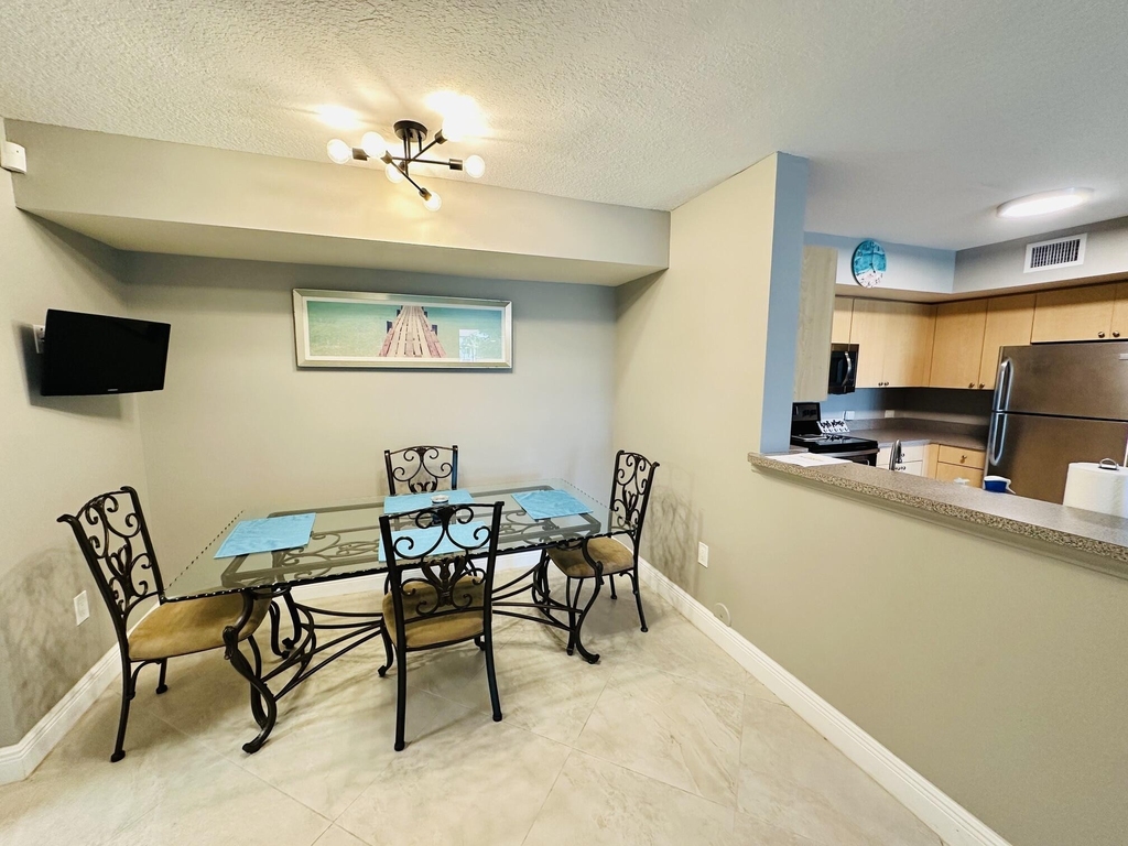 902 Villa Circle - Photo 18