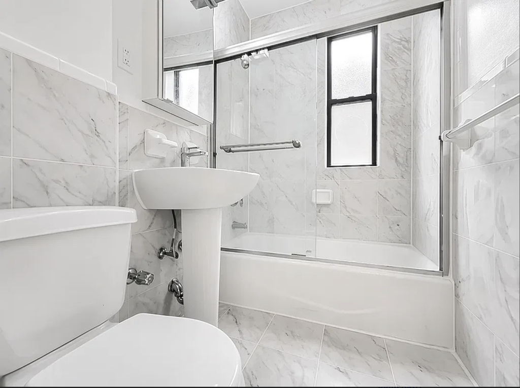 214 East 51st Street - Photo 3
