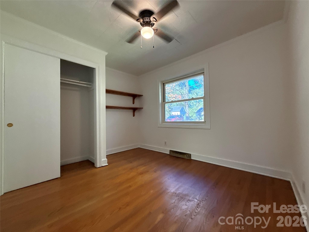 805 E Iredell Avenue - Photo 9