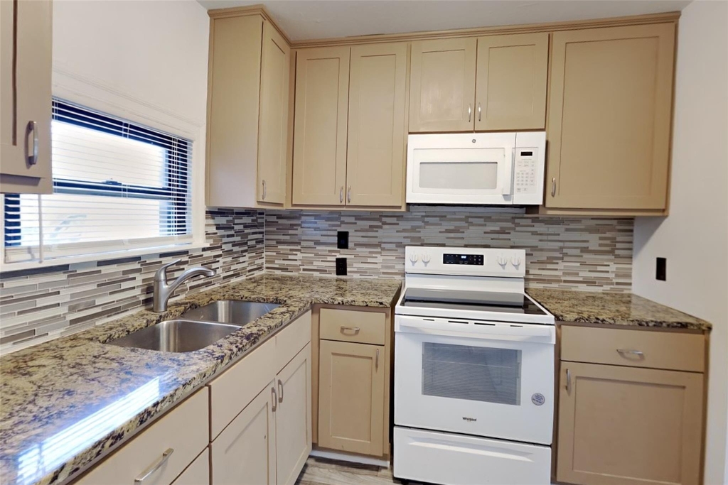 3604 Baldwin Avenue - Photo 4