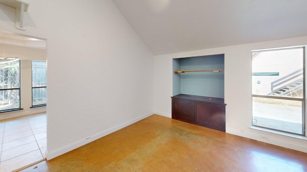 1617 Oak Creek Drive - Photo 5