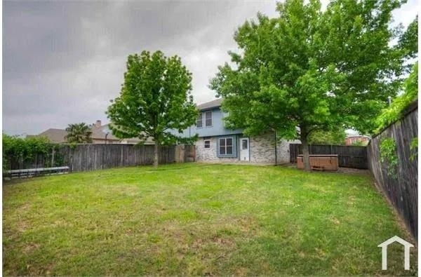 824 Foxwood Lane - Photo 2