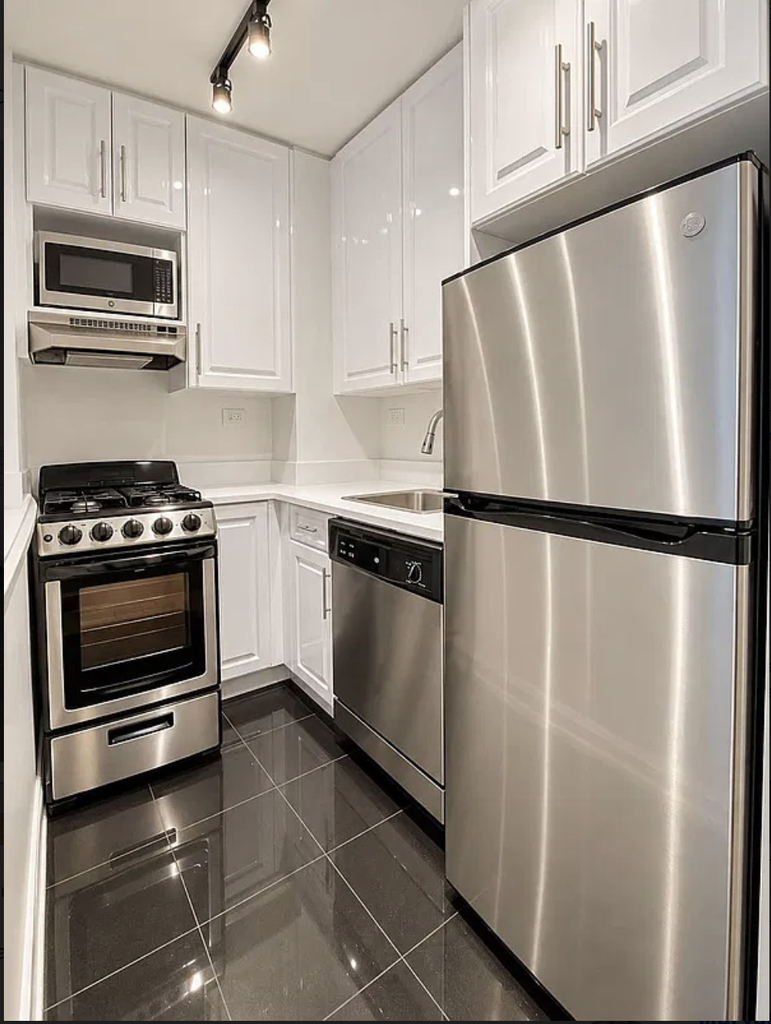 151 West 16th Street - Photo 0