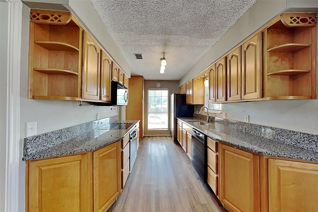 1605 Brighton Drive - Photo 5