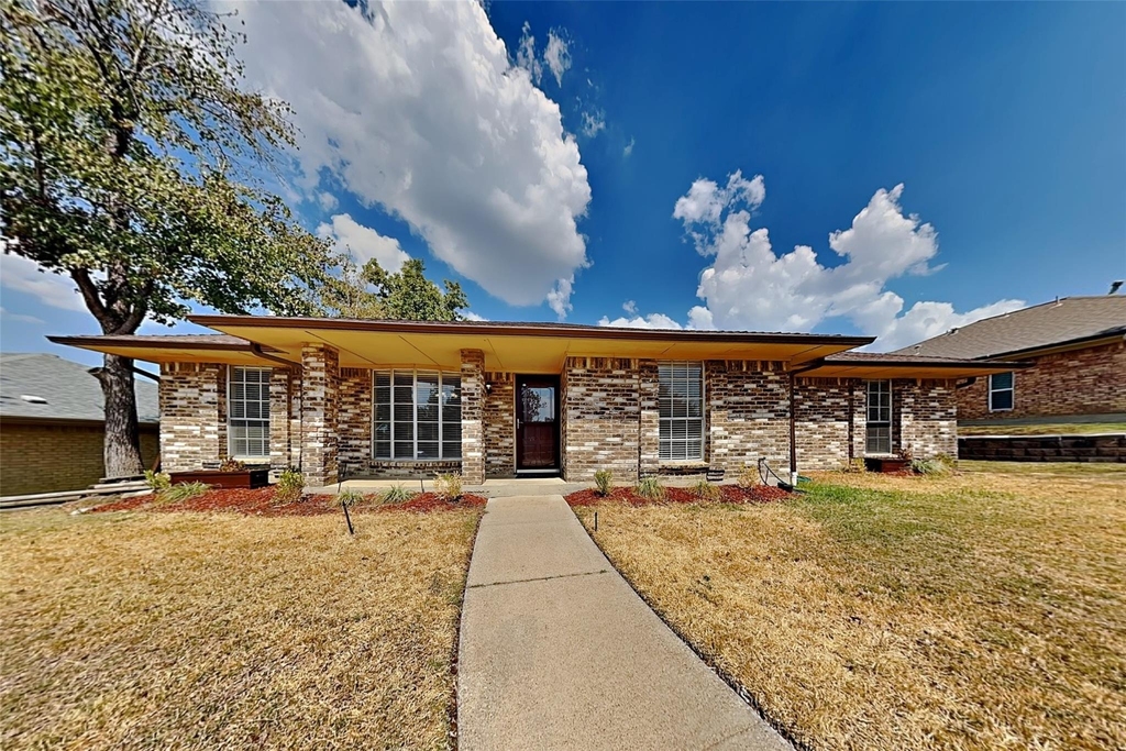 1605 Brighton Drive - Photo 0