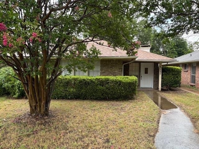 715 Oakwood Lane - Photo 0