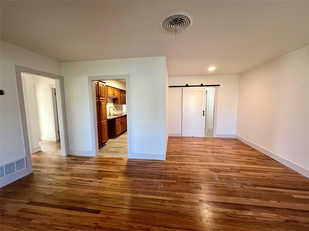 909 Hallum Street - Photo 10