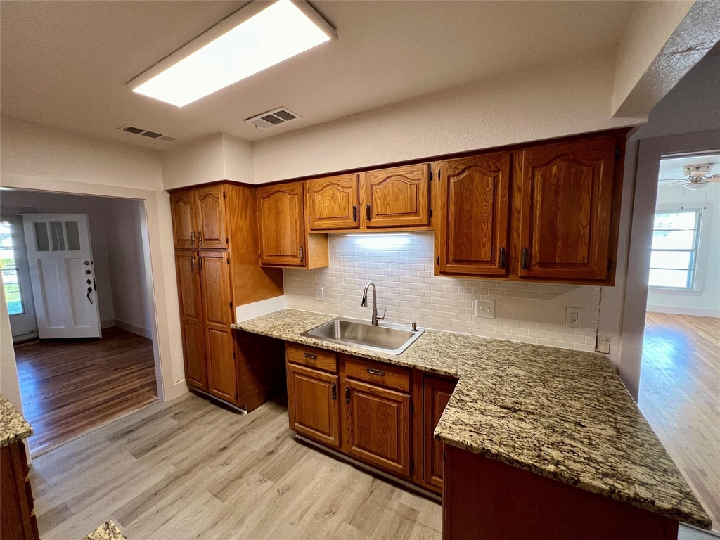 909 Hallum Street - Photo 13