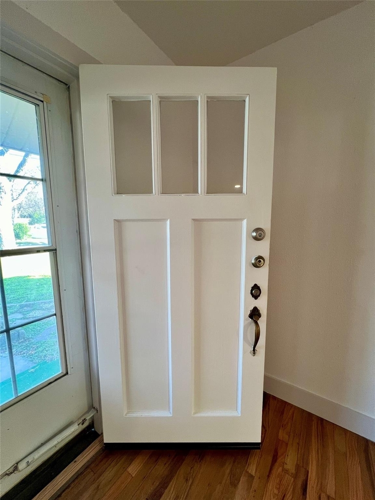 909 Hallum Street - Photo 11