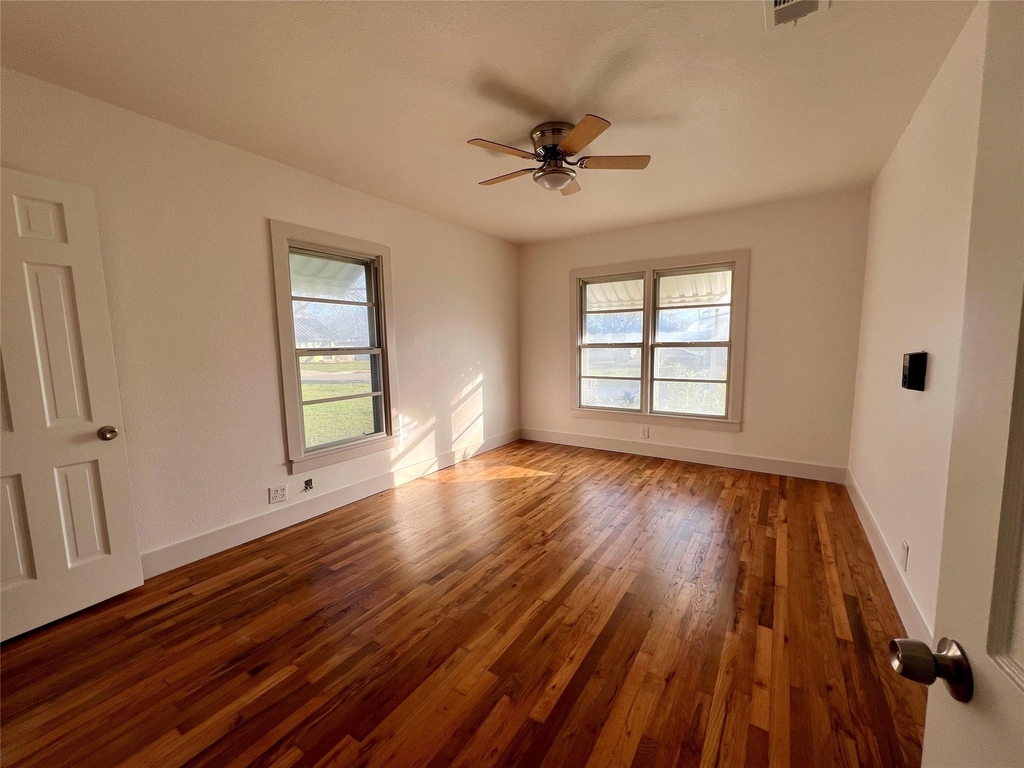 909 Hallum Street - Photo 9