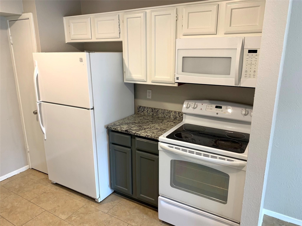 214 Samuel Boulevard - Photo 8