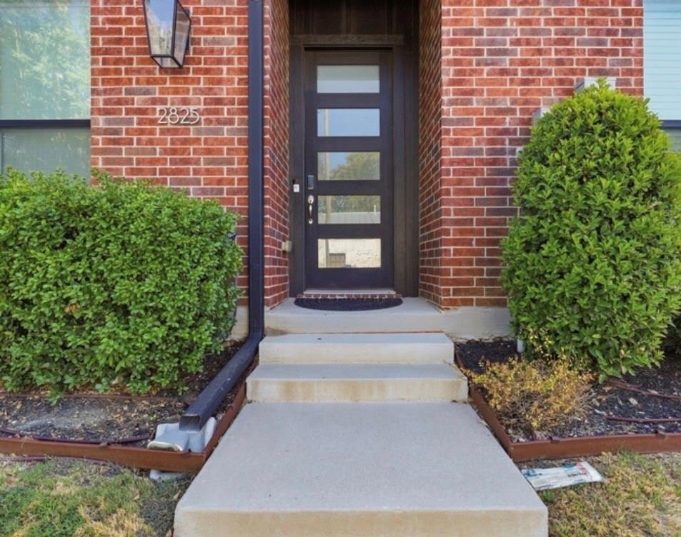 2825 Stanley Avenue - Photo 0