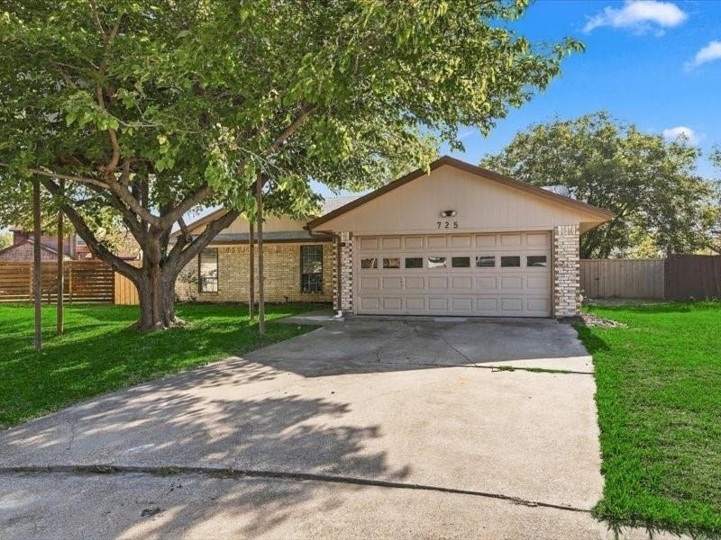 725 Southridge Court - Photo 0