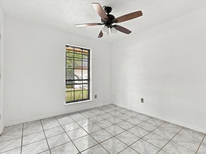 725 Southridge Court - Photo 14