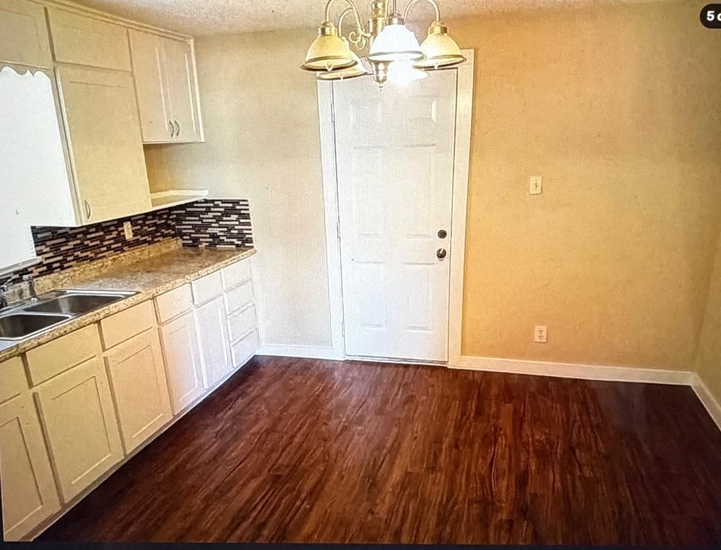 807 Chestnut Street - Photo 3