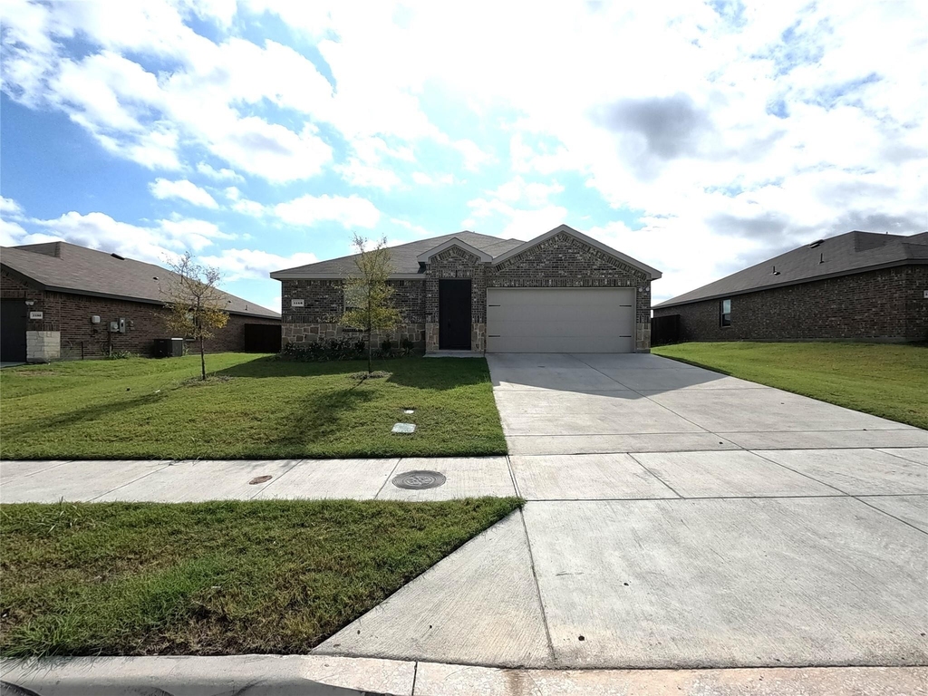 1148 Samantha Drive - Photo 1