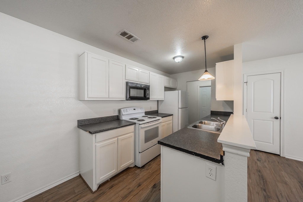 8121 Doreen Avenue - Photo 8