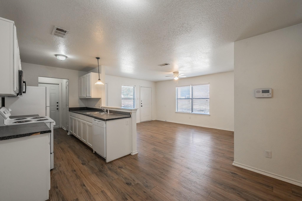 8121 Doreen Avenue - Photo 13