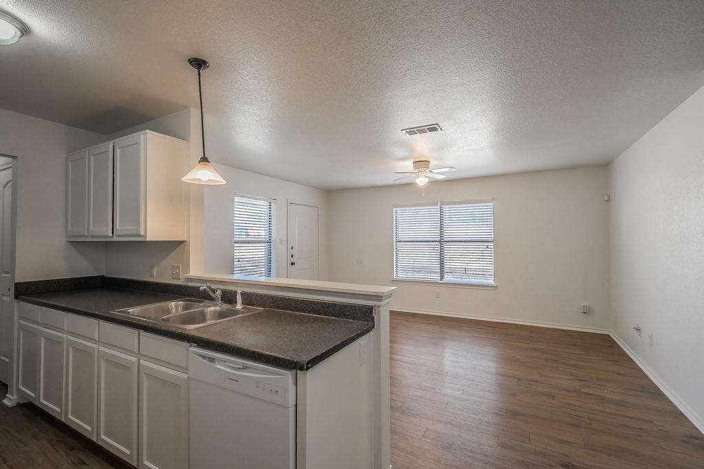 8121 Doreen Avenue - Photo 9