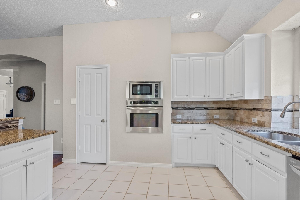2802 Southwood Court - Photo 8
