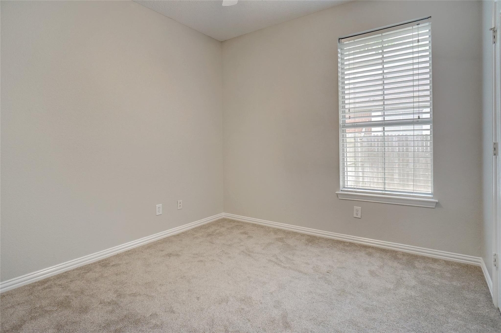 2802 Southwood Court - Photo 12