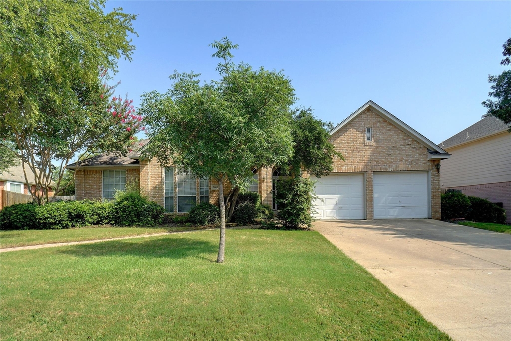 2802 Southwood Court - Photo 1