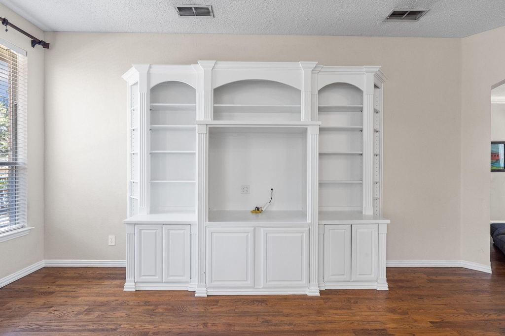 2802 Southwood Court - Photo 6