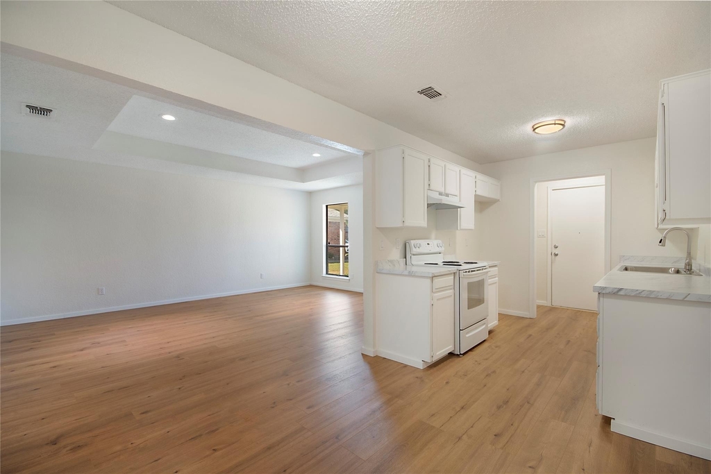 3723 Hulen Park Circle - Photo 9