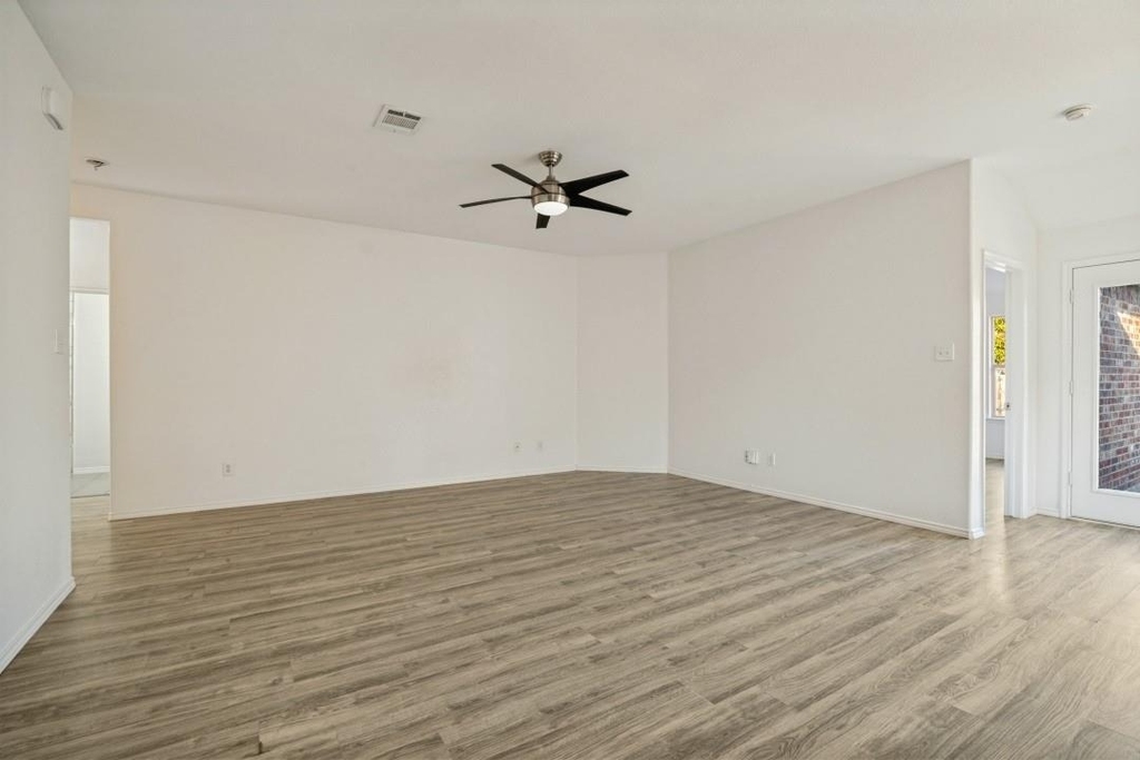 2815 Briarbrook Drive - Photo 2
