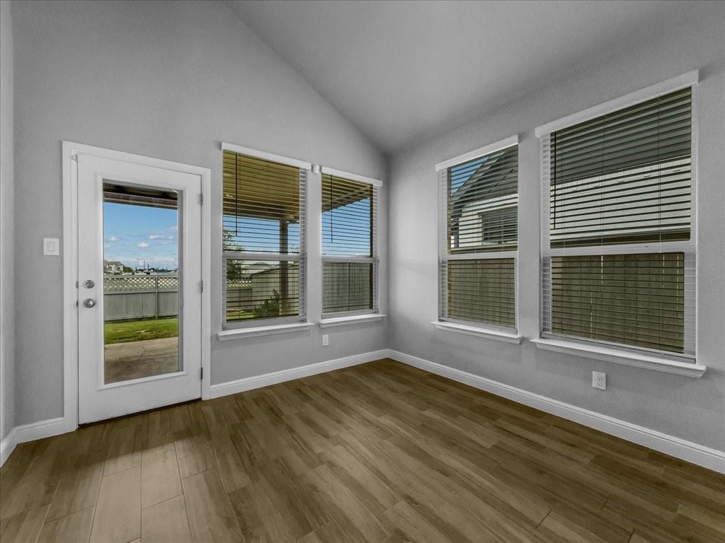 1605 Camp Court - Photo 9