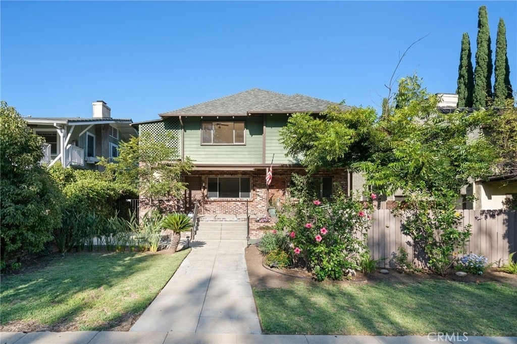 1128 Fremont - Photo 0
