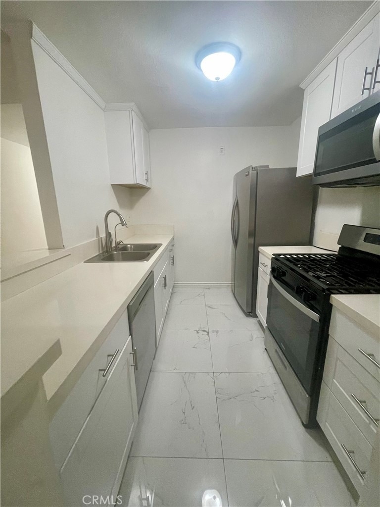 18620 Hatteras St, #102 - Photo 3