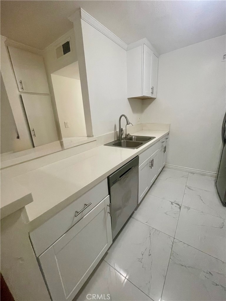 18620 Hatteras St, #102 - Photo 2