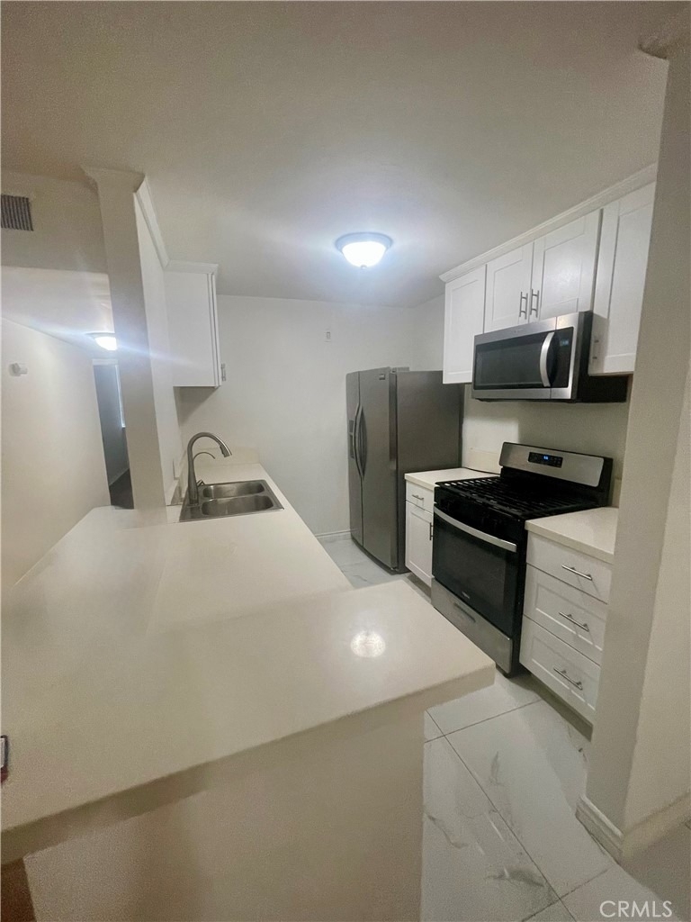 18620 Hatteras St, #102 - Photo 1