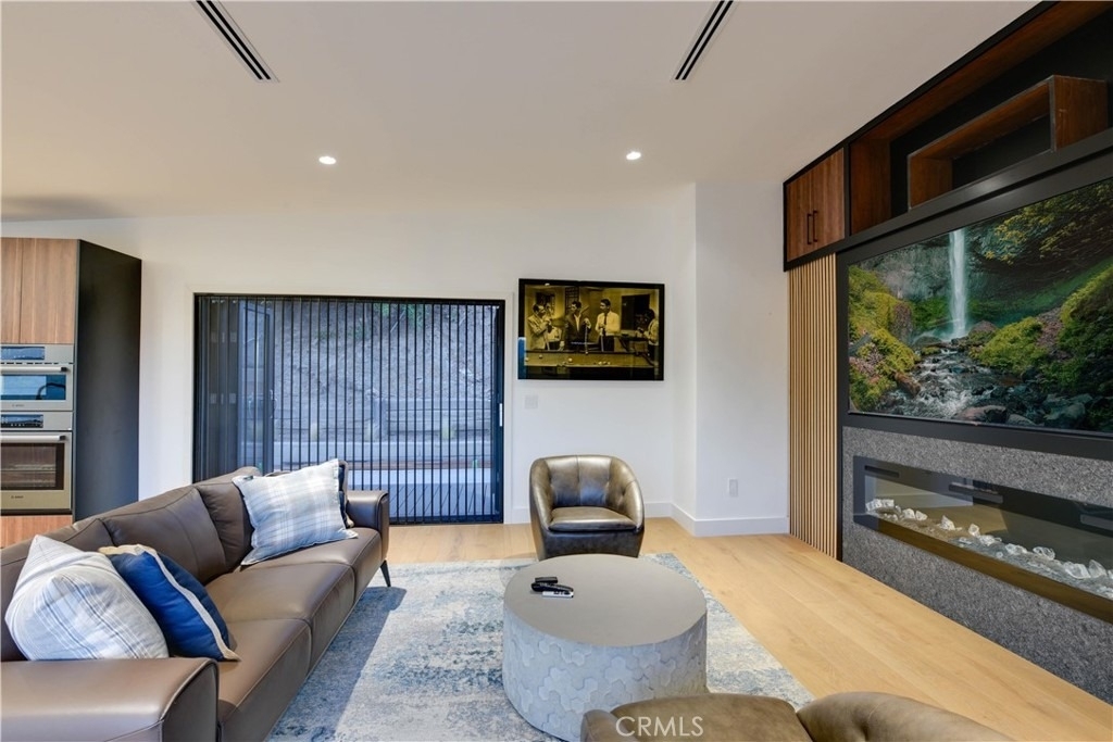 5137 Campo Rd - Photo 3