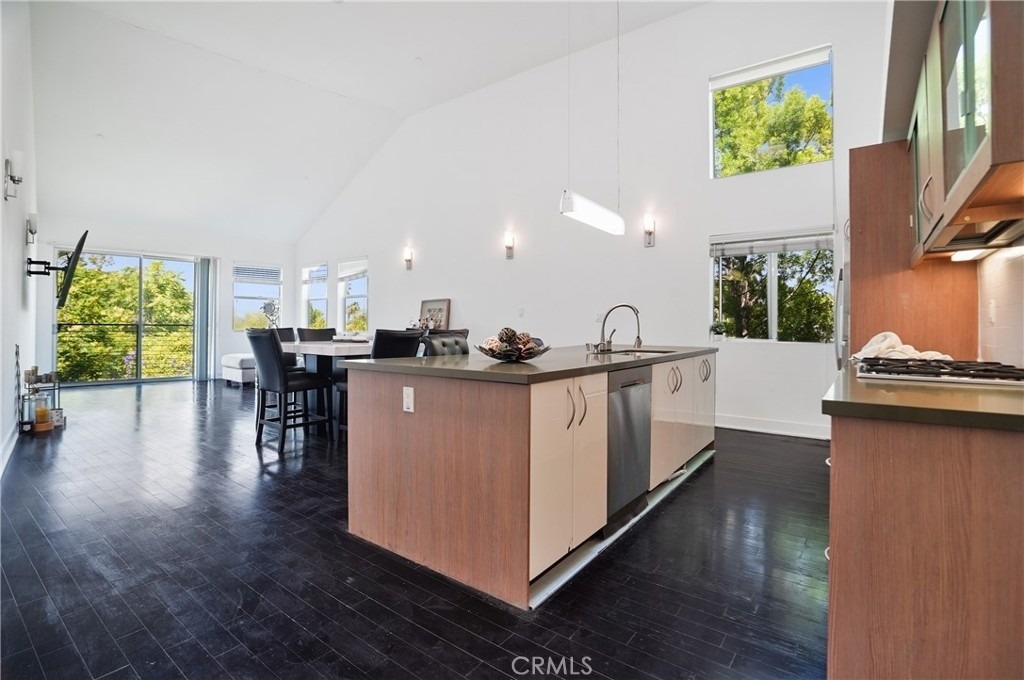 12837 Moorpark Street - Photo 2
